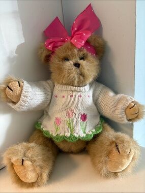 Bearington Bear Tatum Tulip Plush Teddy with Tulip Sweater
